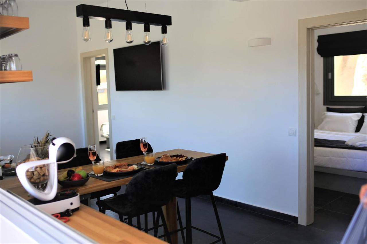 A Lux Villas Santorini Exo Gonia Bagian luar foto